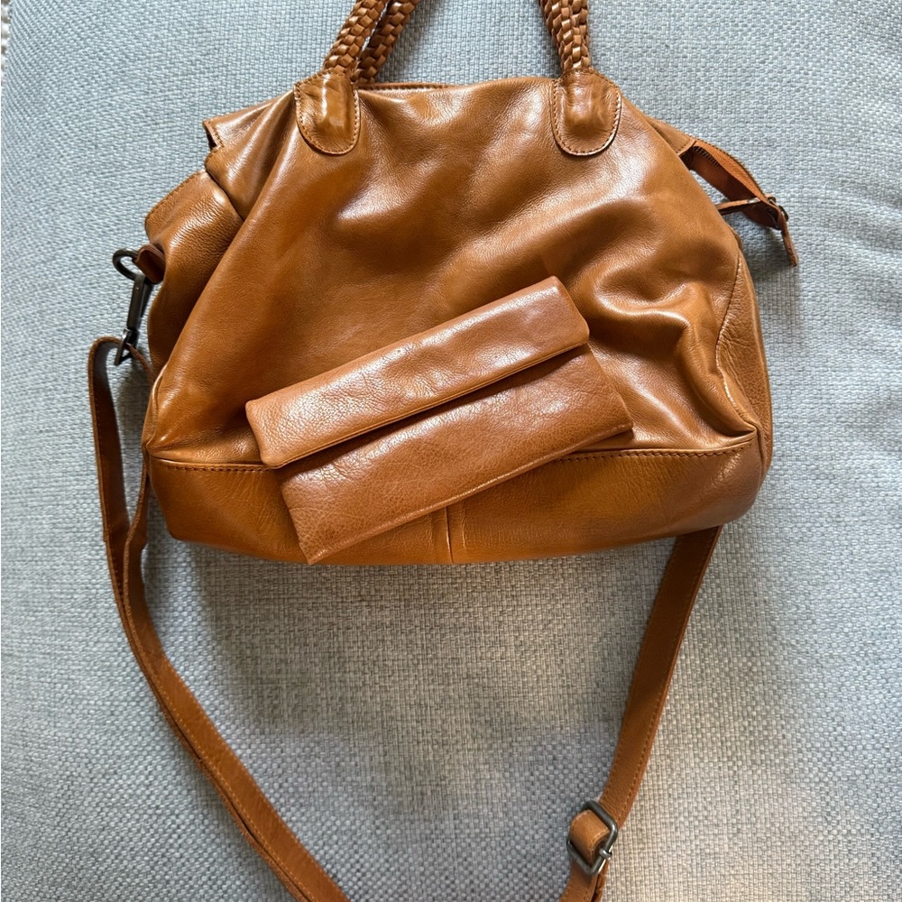Latico Roam Shoulder bag Tan Leather Shoulder Bag  & matching wallet.